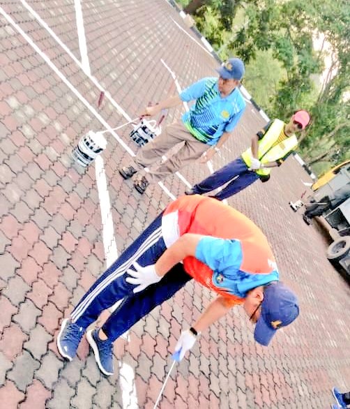 JKRMelaka's tweet photo. CSR JKR Melaka bersama YAB KM Melaka, Jab Ketua Menteri, Pengarah &amp; JD @JKRMelakaTengah mengecat garissn TLK Seri Bendahara utk kemudahan awam @JKRMalaysia @tkpinfra @HjAnuarTahir @baru_bian @adly_cm @sofiwahab @KsuMoworks @bukitmulia @MOWorks https://t.co/zZ7BeusaDQ