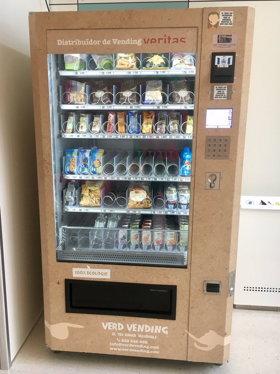 musavi7's tweet photo. @Selecta_Esp @Ecoveritas Cuándo eliminarenos las patatas fritas de bolsa, las galletas, los sándwiches o los refrescos de las máquinas de vending? Dónde está la fruta que recomendáis? Con la intención no es suficiente... Por una #alimentación #saludable real https://t.co/LaUoFd023a