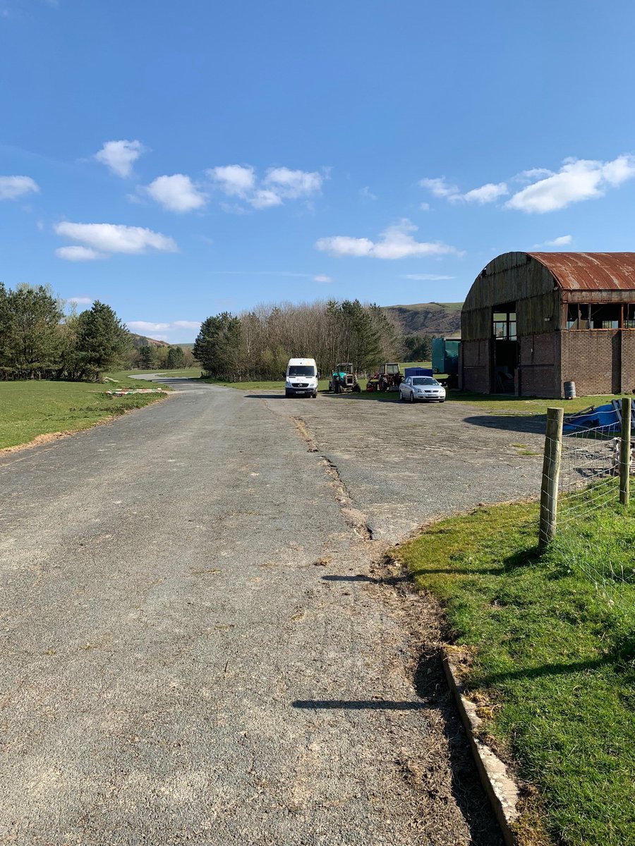 TonfanauRR's tweet photo. ☀️☀️What a gorgeous weekend! ☀️☀️
Set up for our first race meeting of the season has begun and fingers crossed we get more blue skies this weekend! 🤞🏻🤞🏻 looking forward to seeing you all 🏍🏍 https://t.co/M4cMNzJQKm
