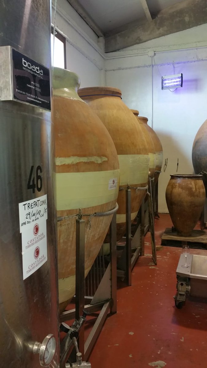 INS_EHTB's tweet photo. Setmana Santa, temps per descansar, recuperar-se, preparar la recta final i visitar cellers!!!!
La Nerea i en Marc visitant el celler Costador, que fa el #Metamorphika Sumoll que presentaran al Concurs de Joves Cuiners i Cambrers. @costadorwines https://t.co/tScywqPAQl