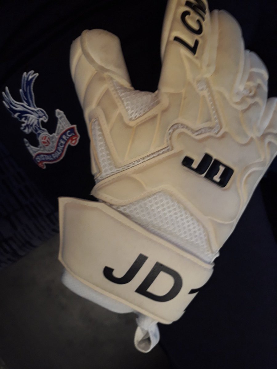 If you haven't been to @GlovesJd1 yet you better move fast, what better way to surprise your young goalie at Easter then a pair of these 🔥🔥 #TeamJD1 #YoureInSafeHands #LCMwhitewash