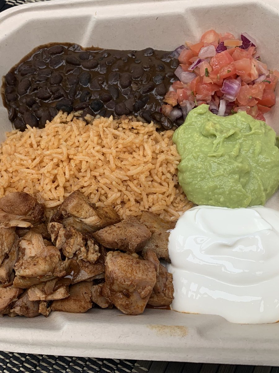 Be the first to try our Mexican Fiesta plate!! Comes with choice of meat, fresh guacamole and all the fixins’!! Stanford pod today 401 Ortega Ave, 11-2pm 🐉 #mexicanfood #fiestaplate