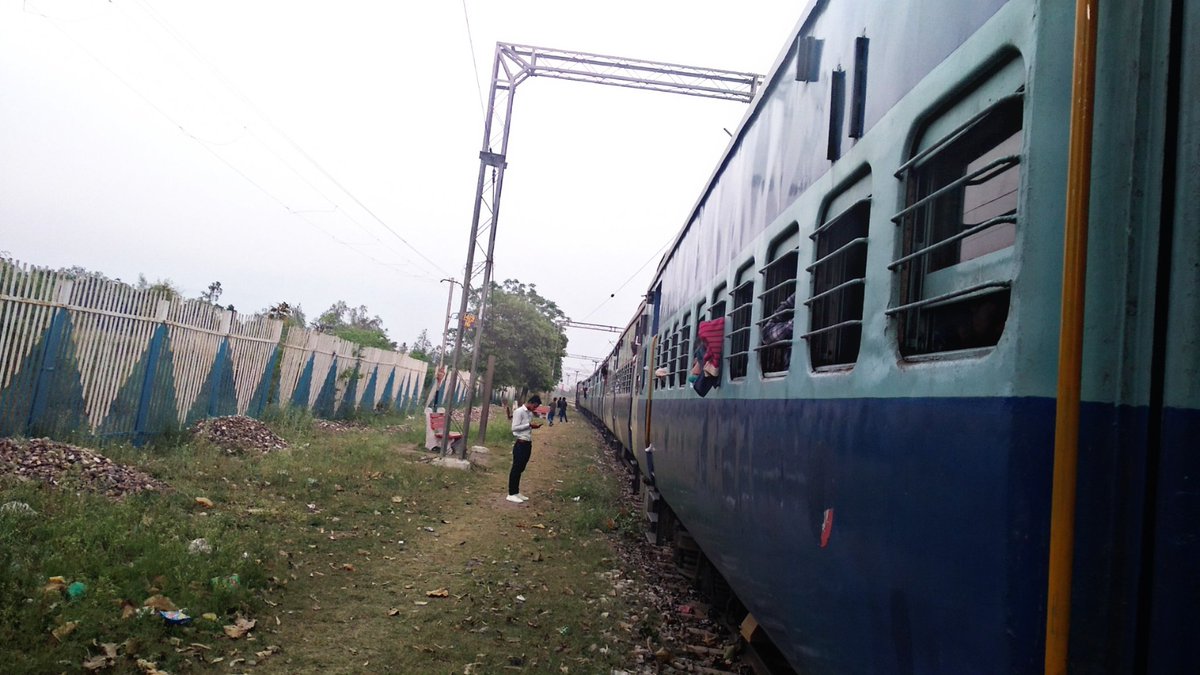TheRailVlogs's tweet photo. Happy Birthday indian railway #HappyBirthday #RailZone @RailwayNorthern @PiyushGoyal https://t.co/V8bsUsD087