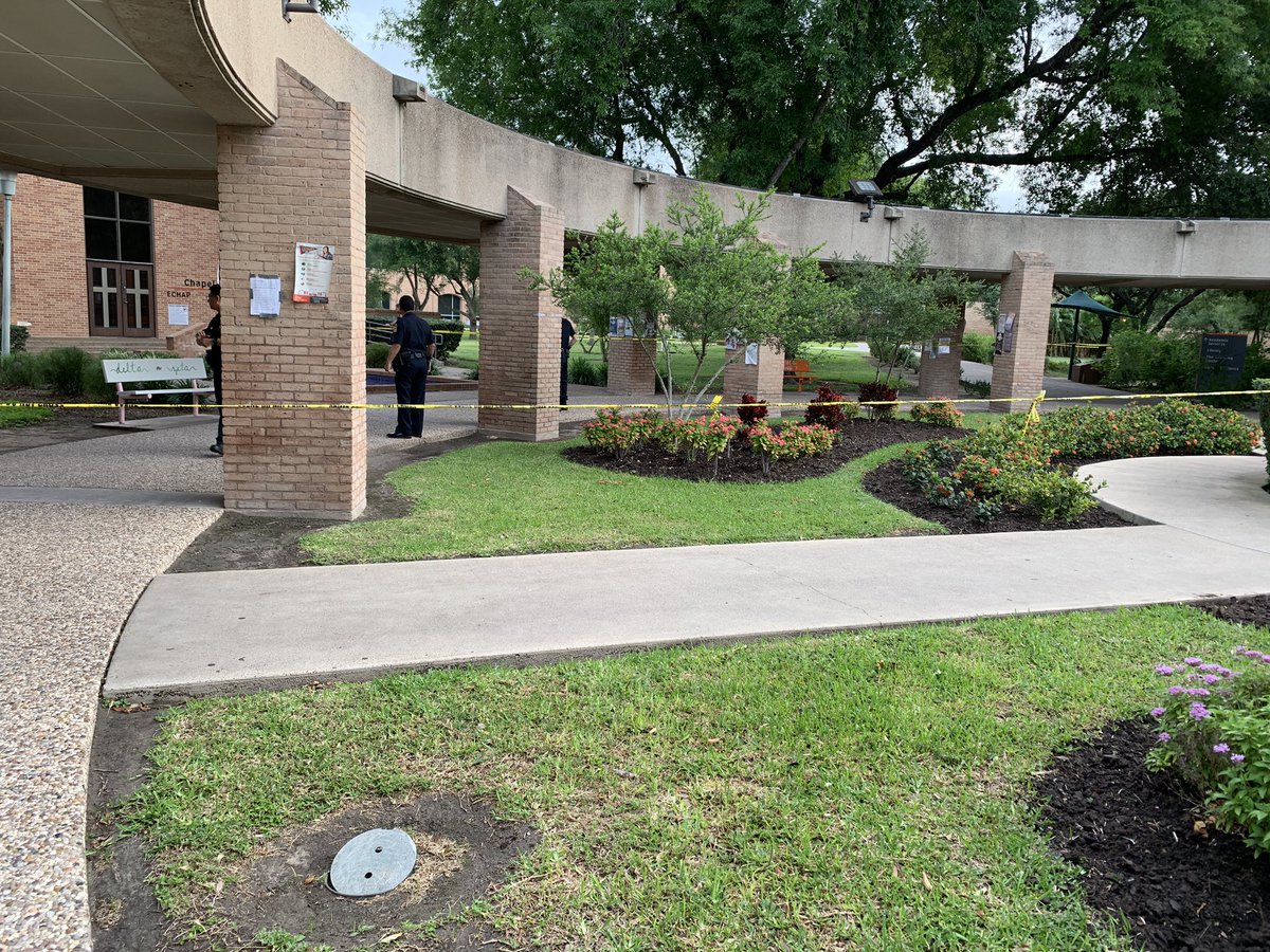 PatrickG_UTRGV's tweet photo. @utrgvpolice still investigating suspicious package found near chapel on Edinburg campus. Classes are still ongoing, just please avoid area that has been roped off. We’ll provide more updates as we get them.
#UTRGVAlert https://t.co/cwdIP6GWCn