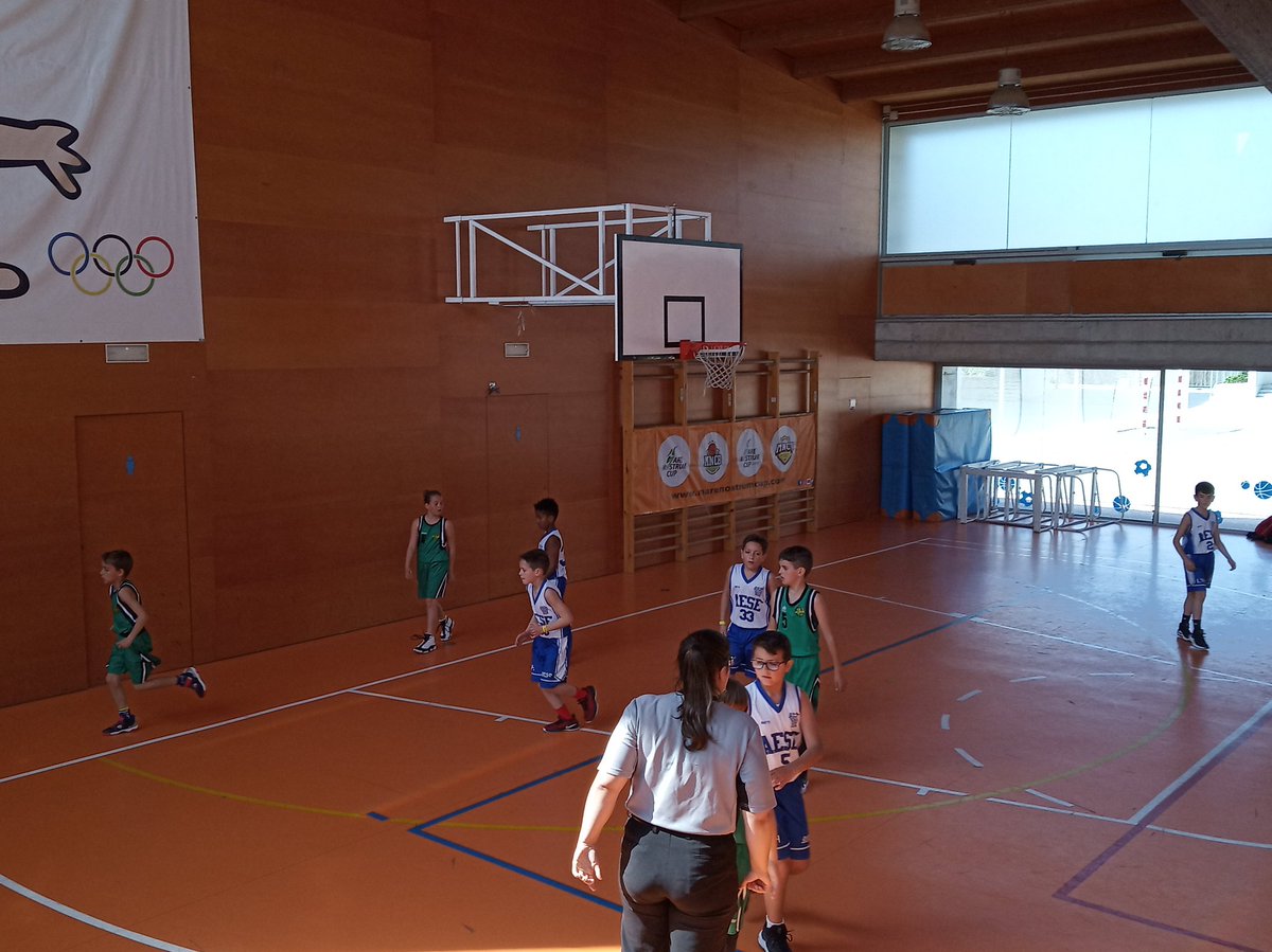 XaviValverdeLH's tweet photo. Segon partit del @BASQUETAESE al torneig PreMini del @MNC_Basket amb un bon @cblasallehorta . Com sempre bones experiències, esport i convivència en el mateix pack. Content de veure com evolucionen en la part esportiva però també en valors a nivell personal. #PMM1 #basquetaese https://t.co/0Be2eiLqvR