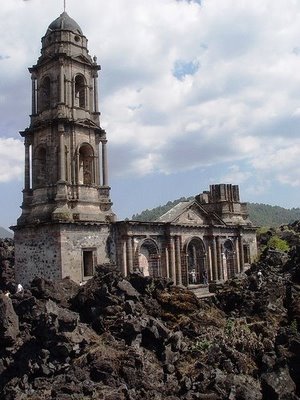 Obedzzo's tweet photo. Así amaneció la catedral de Notre Dame después de que pudieron extinguir el incendio. https://t.co/7pLxbeobz7