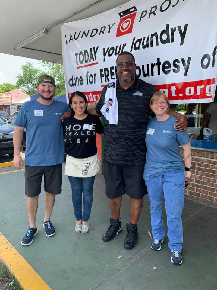 LakeviewHealth's tweet photo. Staff & #TrueNorthAlumni (with former @Jaguars TE Damon Jones!) joined @engagecurrent for the #LaundryProject, which serves low income families by providing funding/supplies for a basic need - clean laundry. Lakeview Health #sponsored and helped pay for 404 loads for 42 families. https://t.co/clS0seEOI1
