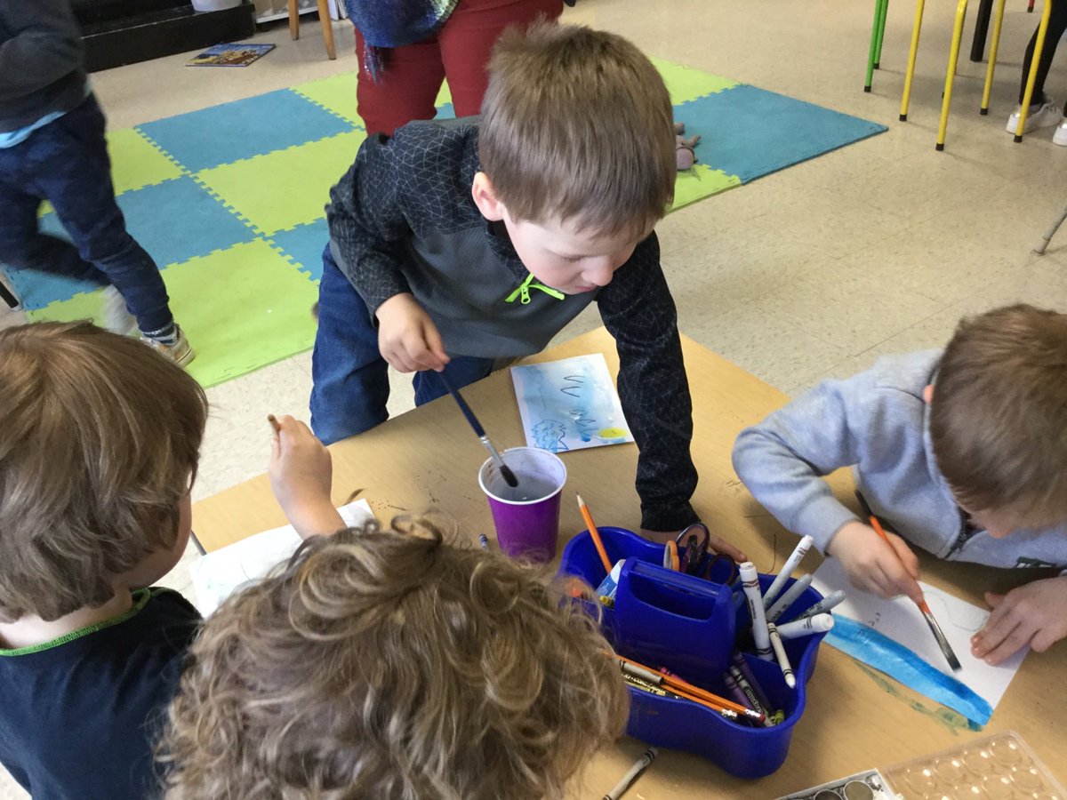 GillBaskwill's tweet photo. Artists and writers workshop #timeofdaystories #picturewriting #Kindergarten https://t.co/o7XC4l278V