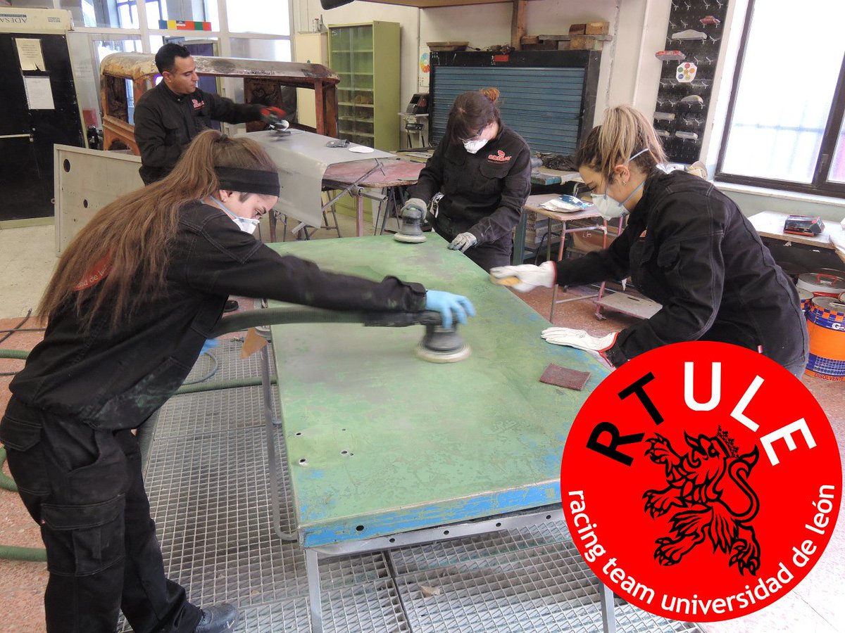 RTULE1's tweet photo. Preparación previa de los bancos de trabajo para el laboratorio de composites.
.
.
Lijamos primeramente la superficie para proceder después a pintarlos
.
.
.
#unileon #ule #rtule #automocion #racing #competition #fsae #f1 #formulastudent #leonesp #silverstone https://t.co/t0w9V86UqD