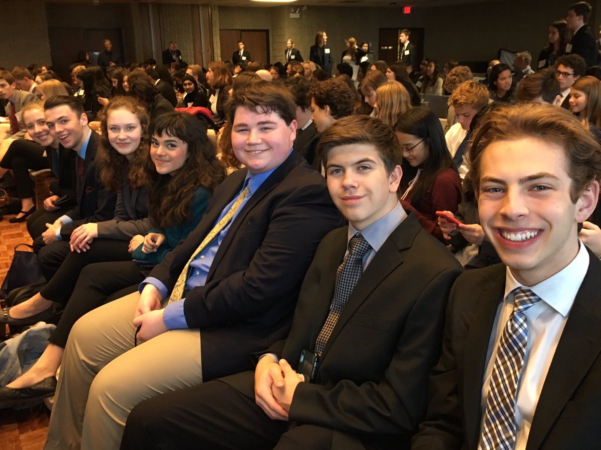 TomSmith214's tweet photo. Hersey delegates engage in diplomacy at Northwestern University’s Model UN @HerseyHuskies @District214 @JhhsDebate https://t.co/XagLdeVWdY
