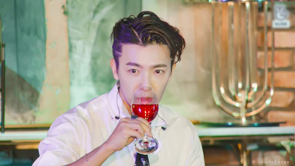 Orange_O9's tweet photo. #SuperJuniorDnE #DnE_땡겨 #DnE_Danger

#Donghae #동해 #Eunhyuk #은혁

190415 Rooftop Live https://t.co/DVPchPduFQ