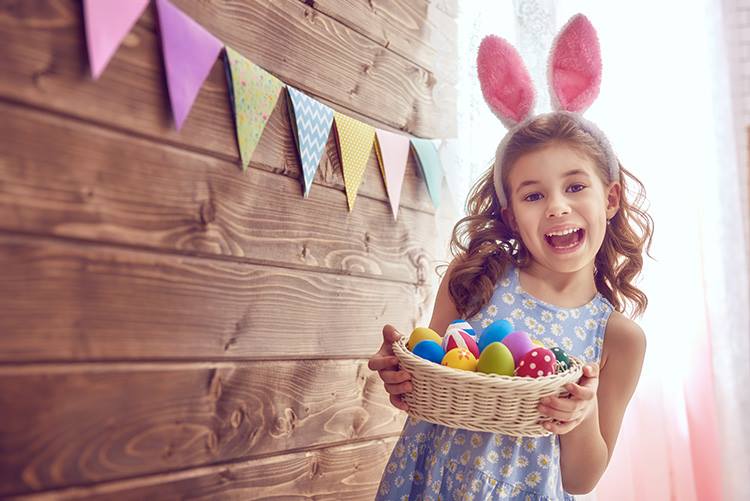 VisitDevon's tweet photo. Easter isn’t just about who can eat the most chocolate eggs, in Devon, Easter is all about having fun with the family! You’ll be spoilt for choice with the plethora of events & activities with everything on offer:
🐣https://t.co/sxpIPrywBh
#VisitDevon #LoveDevon #EasterinDevon https://t.co/q0cZqrLG5u
