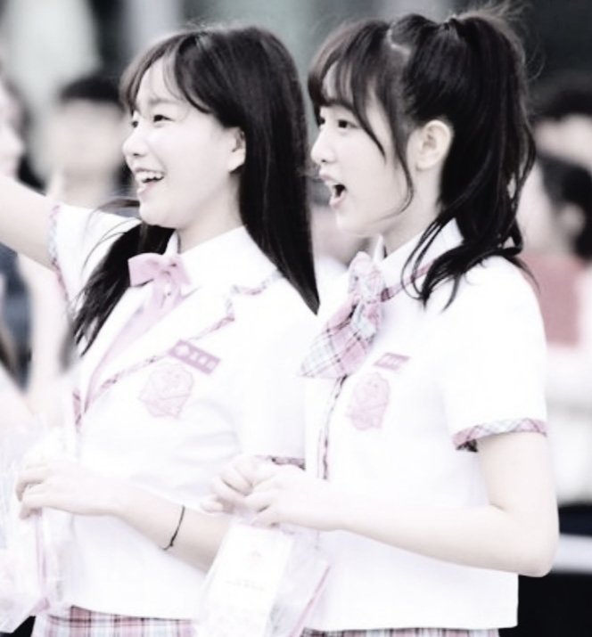 randomizoneaus's tweet photo. #YulYen(?) | IZ*ONE AU

:Again: 

Where Yena's girlfriend, Yuri, disappeared and cut all contact with Yena after she graduated highschool. Yuri then contacts Yena four years later in attempt to explain herself and win Yena back. https://t.co/gPDkmL5t2t