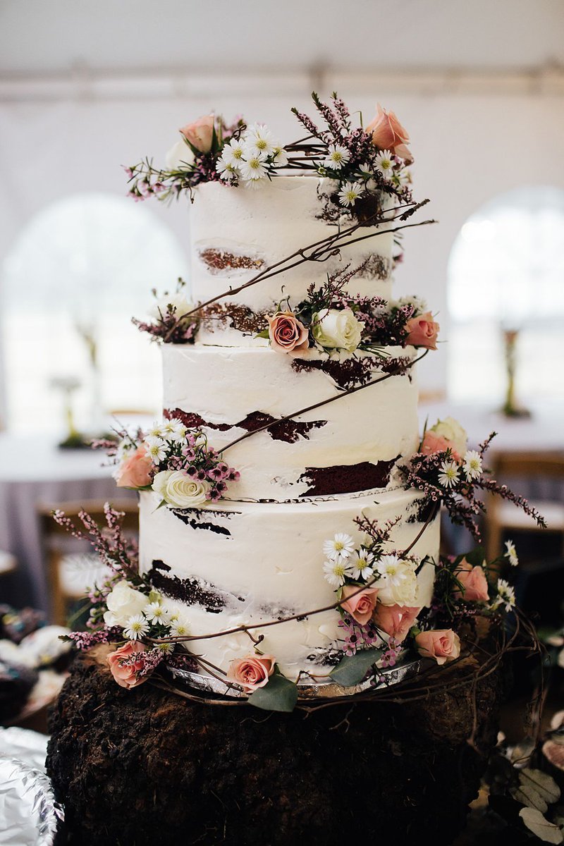 Festival #Wedding Goals! 🙌
We are loving this semi-naked #cake decorated with wild #Flowers. If only we could have a slice... 🍰
.
If you're still looking for your #weddingcake, check out our premium selection here -> buff.ly/2tEiqf3
Image Amanda Sutton ❤️ 
#WedPrep💍