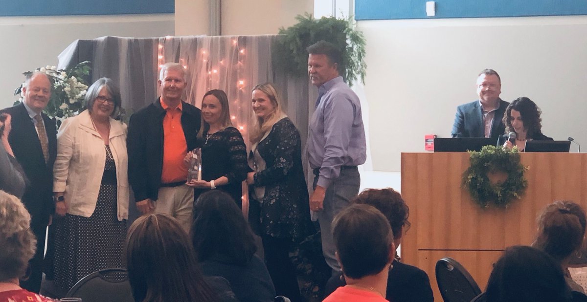 parisitp's tweet image. What a great day for @EMSISD science! Congratulations district #TOY @SaginawElem Kelly Savage and @prairievistams Marcey Cogar! #EMSProud #emsisdSCIENCE