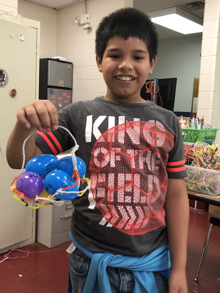 MsRogersNSE's tweet photo. Our #stem project this week is making an egg basket out of only 10 pipe cleaners #giftedandtalented #April19NSE https://t.co/R55qQuJngt