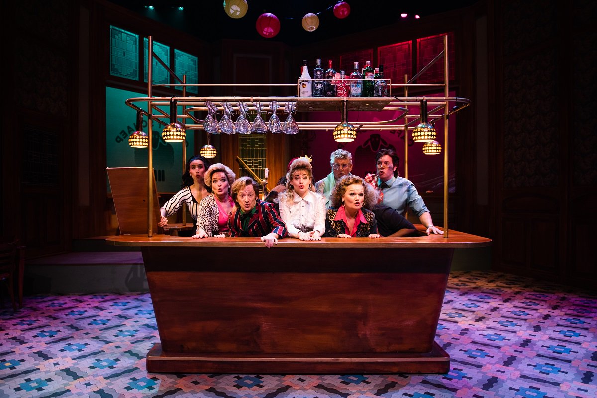 MusicalReports's tweet image. Recensie: ’t Schaep met de 5 Pooten: ’t zal je show maar wezen

"Aan de cast ligt het niet, maar het magere verhaal en de platte personages geven je een alles behalve gezellig, warm en knus gevoel"

musicalreports.nl/2019/04/16/t-s…