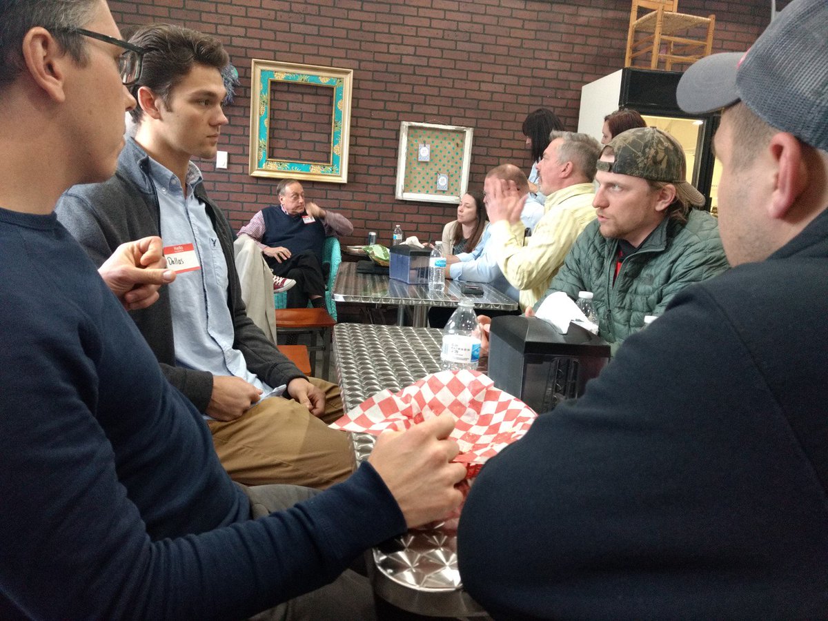 JuniataJCEL's tweet photo. Juniata College startup students participated in a networking session with seasoned entrepreneurs as part of their NextStep Fellowship. Awesome opportunity to learn from people that have already done it! #startup #entrepreneurship #beyourownboss https://t.co/O3XQDAAiKs