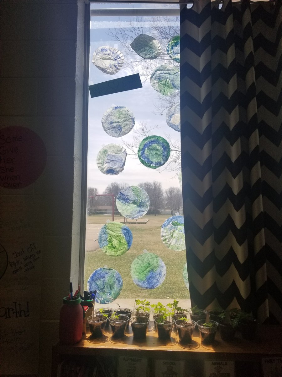 BallmcdK's tweet photo. We love our Earth!!🌻🌍 #EarthDay https://t.co/1Z5XdieZmo