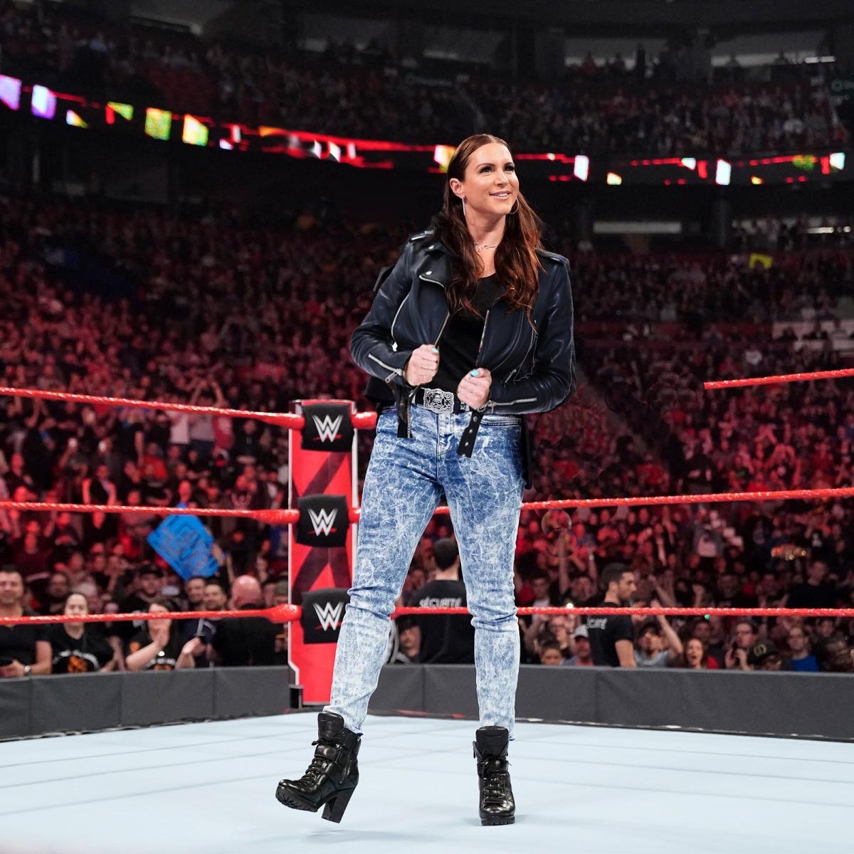 Alice Webber on X: "Stephanie McMahon - Alternative Raw Superstar Shake-up  Attire: Black Leather Jacket, Blue Acid Wash Jeans, Leather Boots. (This  was also the outfit she recently wore to see KISS