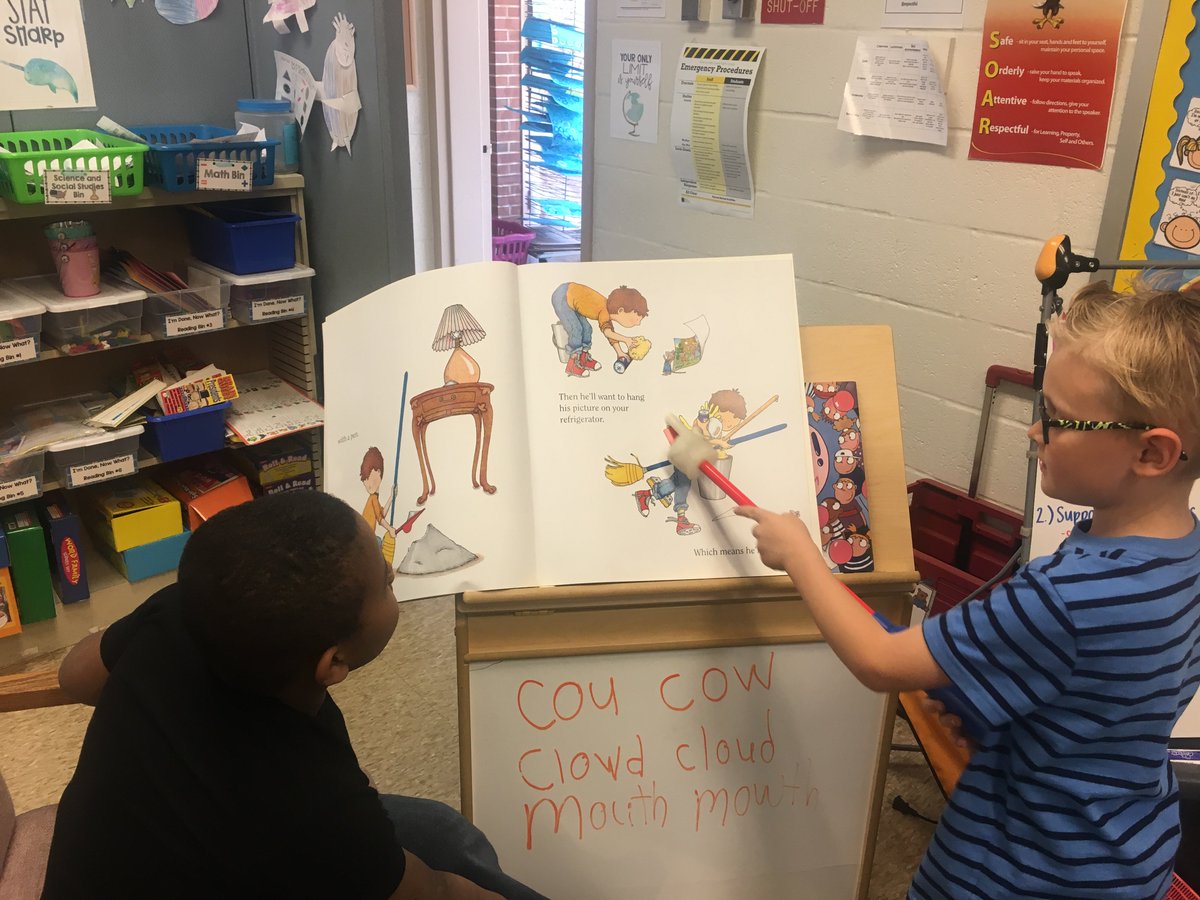 RHLeeESReading's tweet photo. @RHLeeESGrade1 using our new big books during center time. #sharedreading #helpingeachother #buildingacommunityofreaders #AACPSAWESOME @RHLeeESAACPS @SREILAACPS https://t.co/H8Ji37At6Q