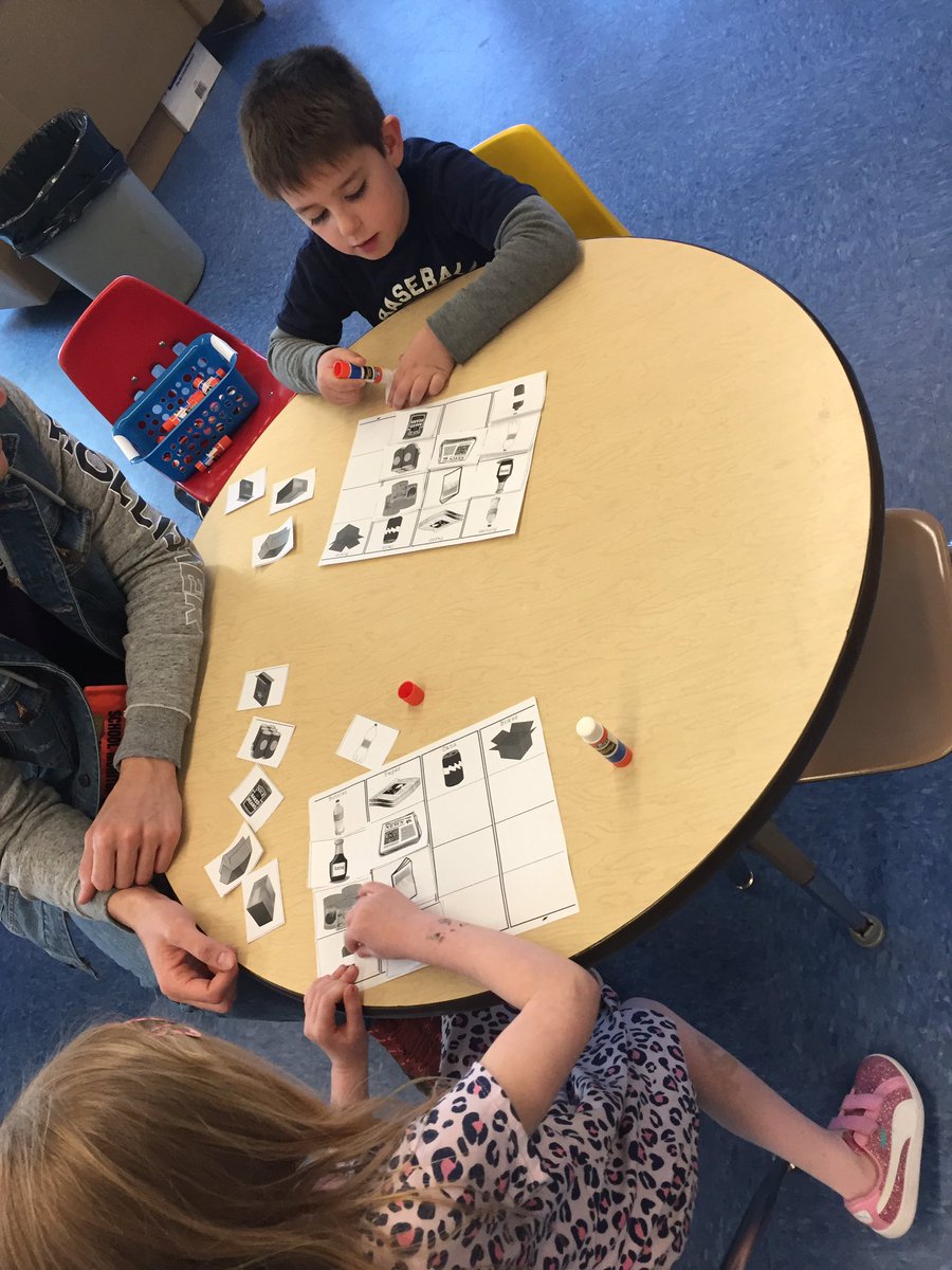 msmPKYPreK's tweet photo. We learned about recycling today for Earth Day coming up next week 🌎 students completed a picture sort with objects you can recycle! @parkwayschoolem @frank_lukasik https://t.co/mKk9TPHNay