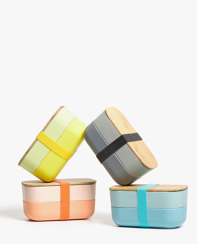 decoesfera's tweet photo. Lo nuevo de Zara Home son los tuppers y tazas de viaje café ecológicos para llevar a la oficina https://t.co/7VHvBn8lTk #lomásvisto https://t.co/alhtBAah5l