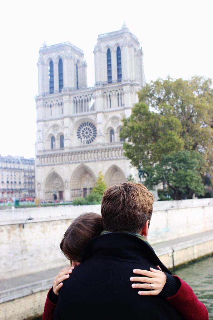JuanASotoG's tweet photo. Un avemaría por #NotreDame de Paris https://t.co/6eW16whrAE