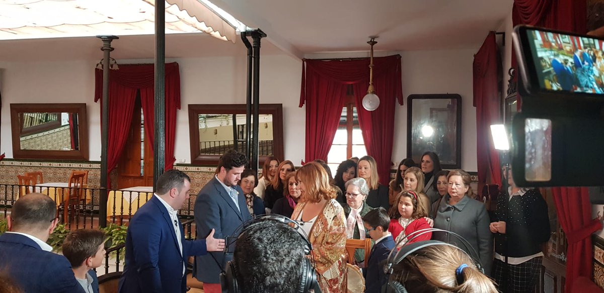 AndaluciaDFiest's tweet photo. Nuestra fiestera @RoigNatalia nos enseñará #Lucena (#Córdoba) y sus #saetas en una #fiesta que nos dejará a todos con la boca abierta! ¡Qué no te lo cuenten, disfruta mañana con nosotros en @canalsur a partir de las 22.30 horas! #ADF37 #CanalSur @TurismoLucena @AytoLucena https://t.co/9ny7GPXC19