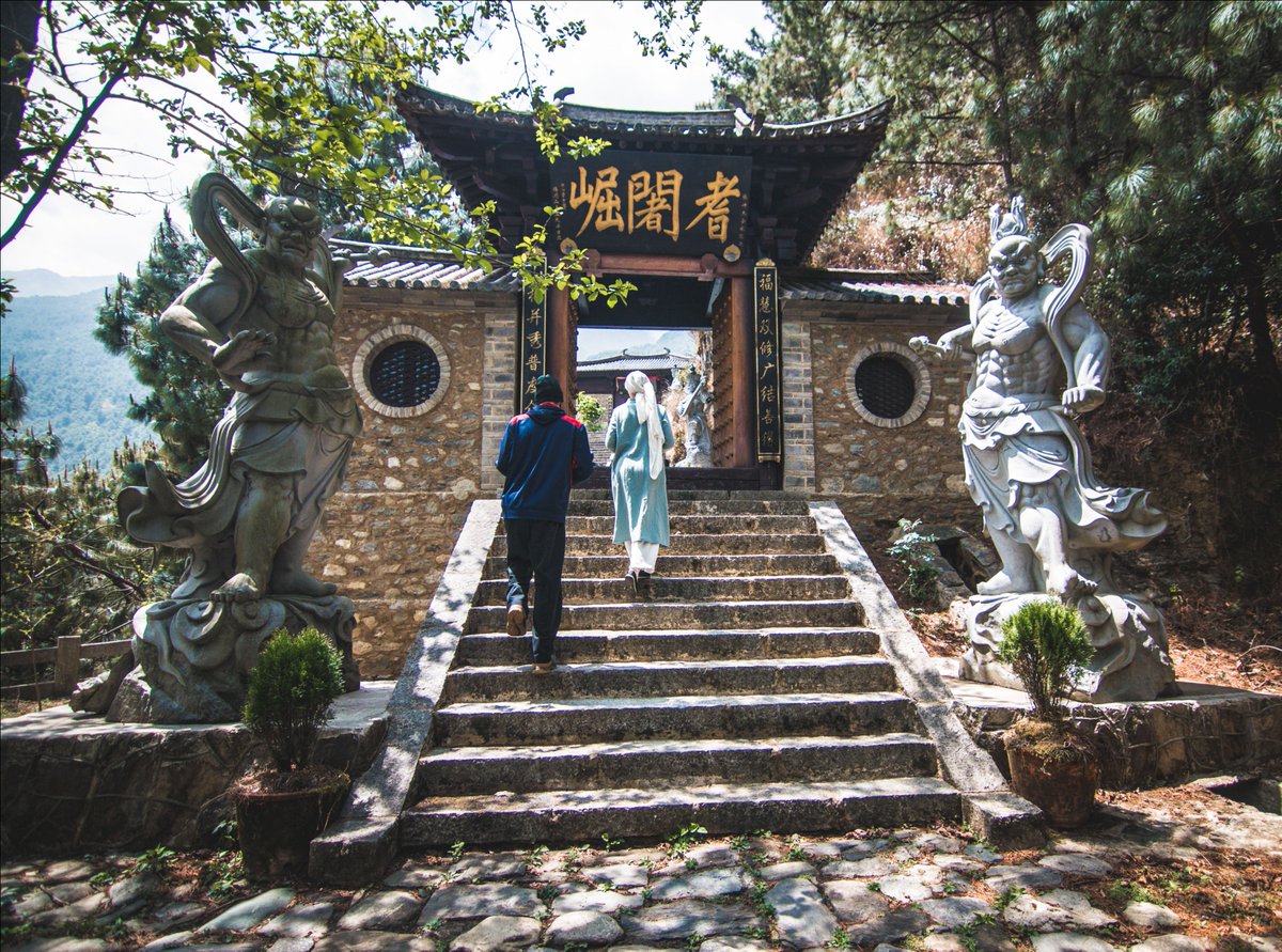 georgethomp_son's tweet photo. Evil spirits shall not pass this gate.
#doorguard #guarding #kungfu #kungfufighting #china #monastery https://t.co/nCXPO1b2Yc