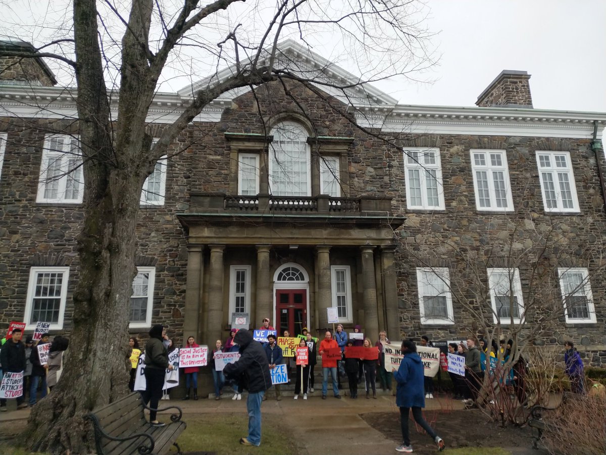 cfsns's tweet photo. Students are demanding a #NewBudgetNow at the @DalhousieU BOG meeting today. International student are #NotYourATM and can't take a 44.4% fee hike! #FighttheFees #nspoli @dagshfx @daldisa https://t.co/9smiHtxa94
