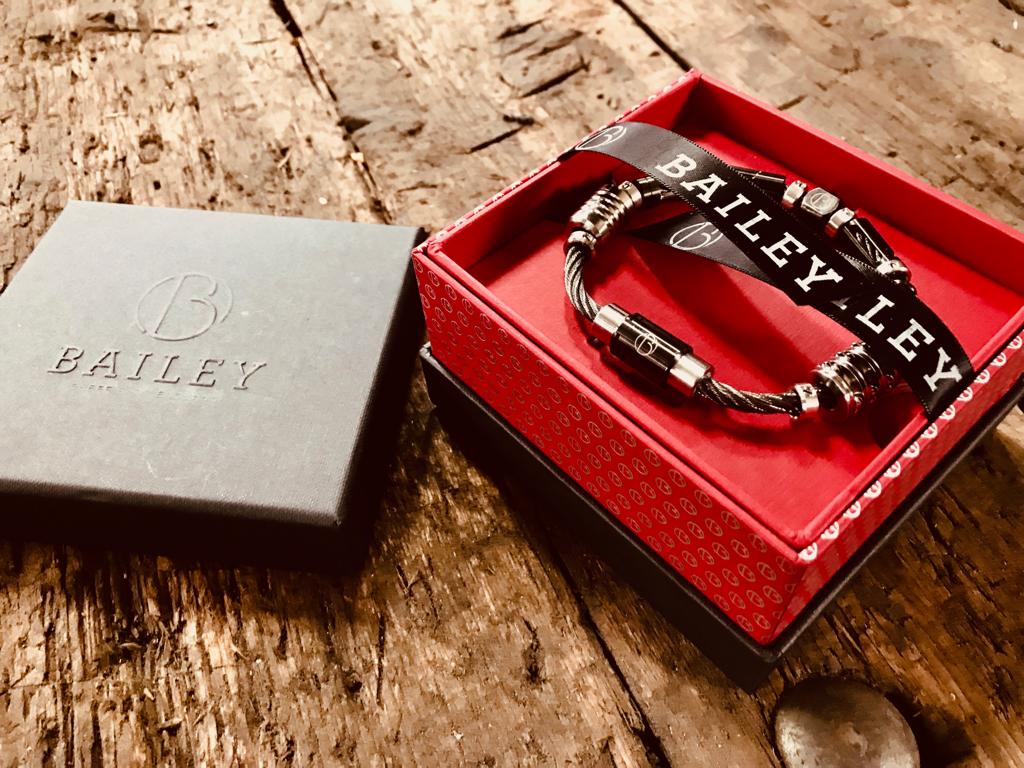 Who would you like to give a Bailey of Sheffield Cable bracelet too?  🎁❤