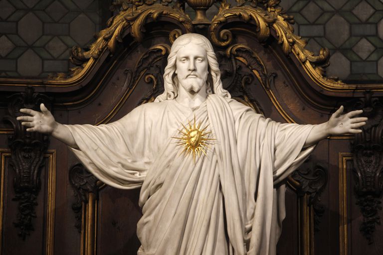 Rise up for the Sacred Heart and France! #PrayForNotreDame