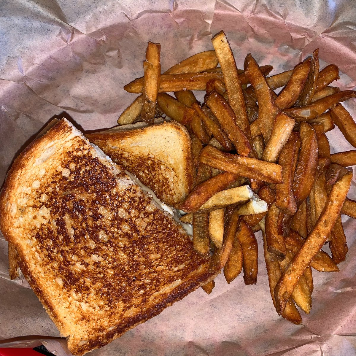 southnjeats's tweet photo. 4 Cheese is the way to go 💪🏻 #eatlocalnj #southnjeats #StevesGrilledCheese https://t.co/PwJu7UDLTP