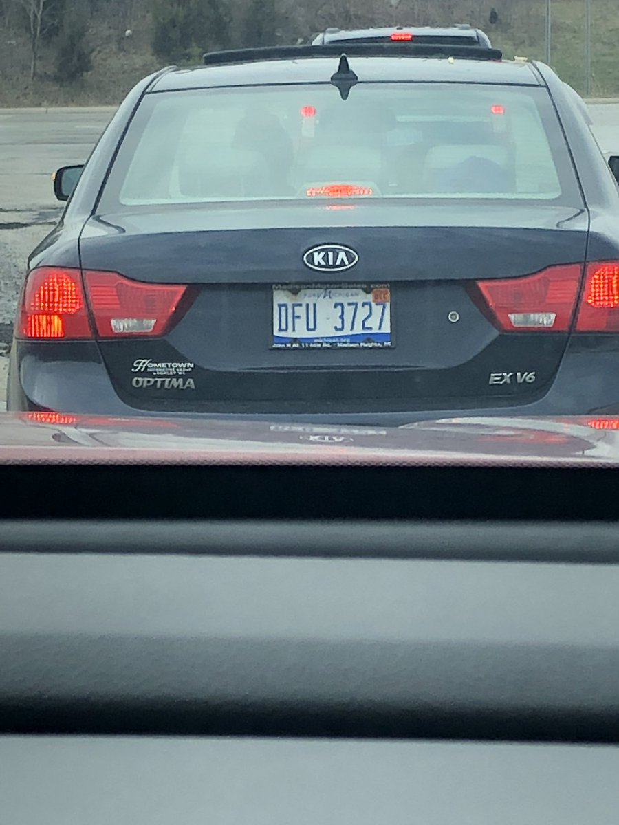 mati_ruv's tweet photo. Please friends and fam if you see this disgusting 🐽 let him know that he the 3lbs of trash he dropped are still on the road https://t.co/TiY5N89Y8U