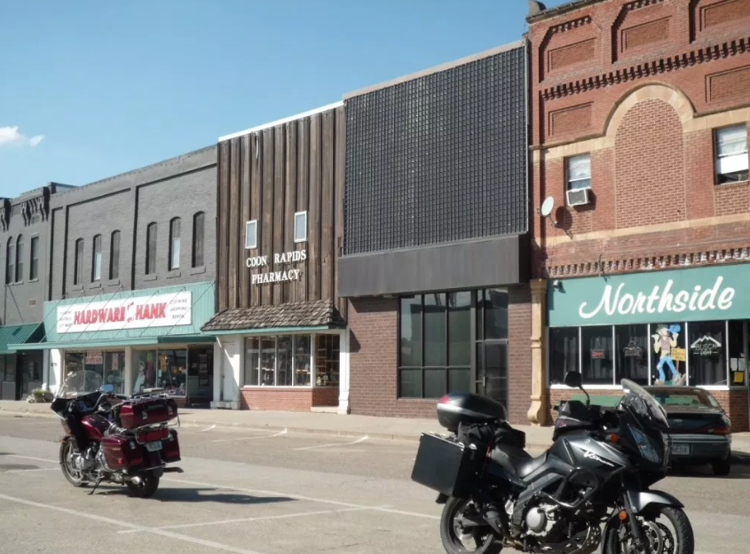 iowanproject's tweet photo. @BusinessIOWA  awarded $2.9 million in funding to 29 communities across Iowa to revitalize their downtowns. https://t.co/AtPHQguPT1 https://t.co/FydcICWN3d