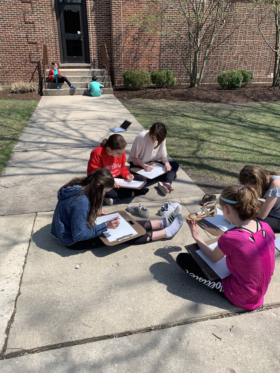 Drawing class is soaking up the vitamin D as we start our Contour Line Shoe Drawings! ☀️#mcbulldogs101 #WSD101 #kidart #arted #drawoutside