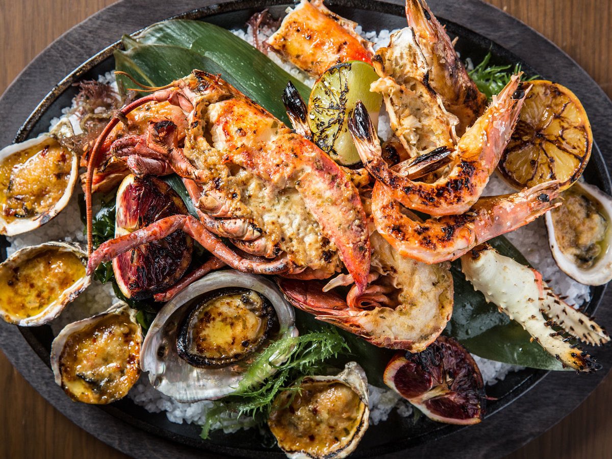 бабагануш с хумусом. морская кухня. местная кухня. местная кухня. национальная кухня ливана.