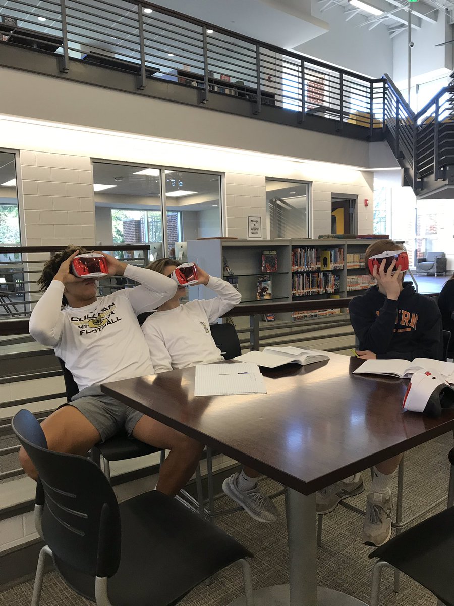 Bearcat_Library's tweet photo. Mrs. Greenlee’s class is in the library exploring the electromagnetic spectrum using virtual reality today. @kthall54 @ASLAlib https://t.co/flXo4XAJn7