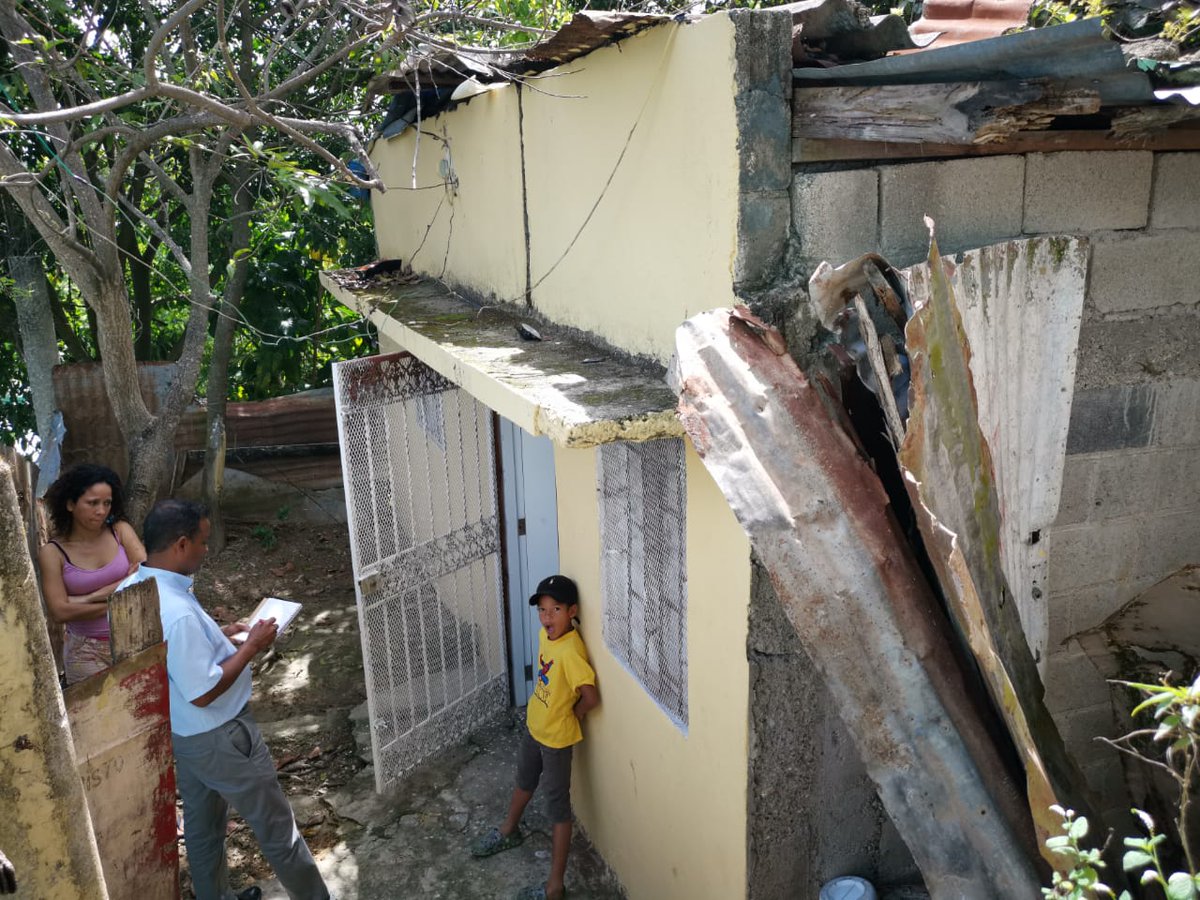 julianjorge5's tweet photo. Agradecemos al @INVI_RD ah sí como su dir. @mayoescoto y  Ing.        @Jinmygt               @AbrahanAlbet13
por hacer posible que esta humilde familia encabezada por la señora Evangelista Lantigua de 
Interior H Gualey tenga una vivienda más #Digna https://t.co/6JLIqPGCJ6