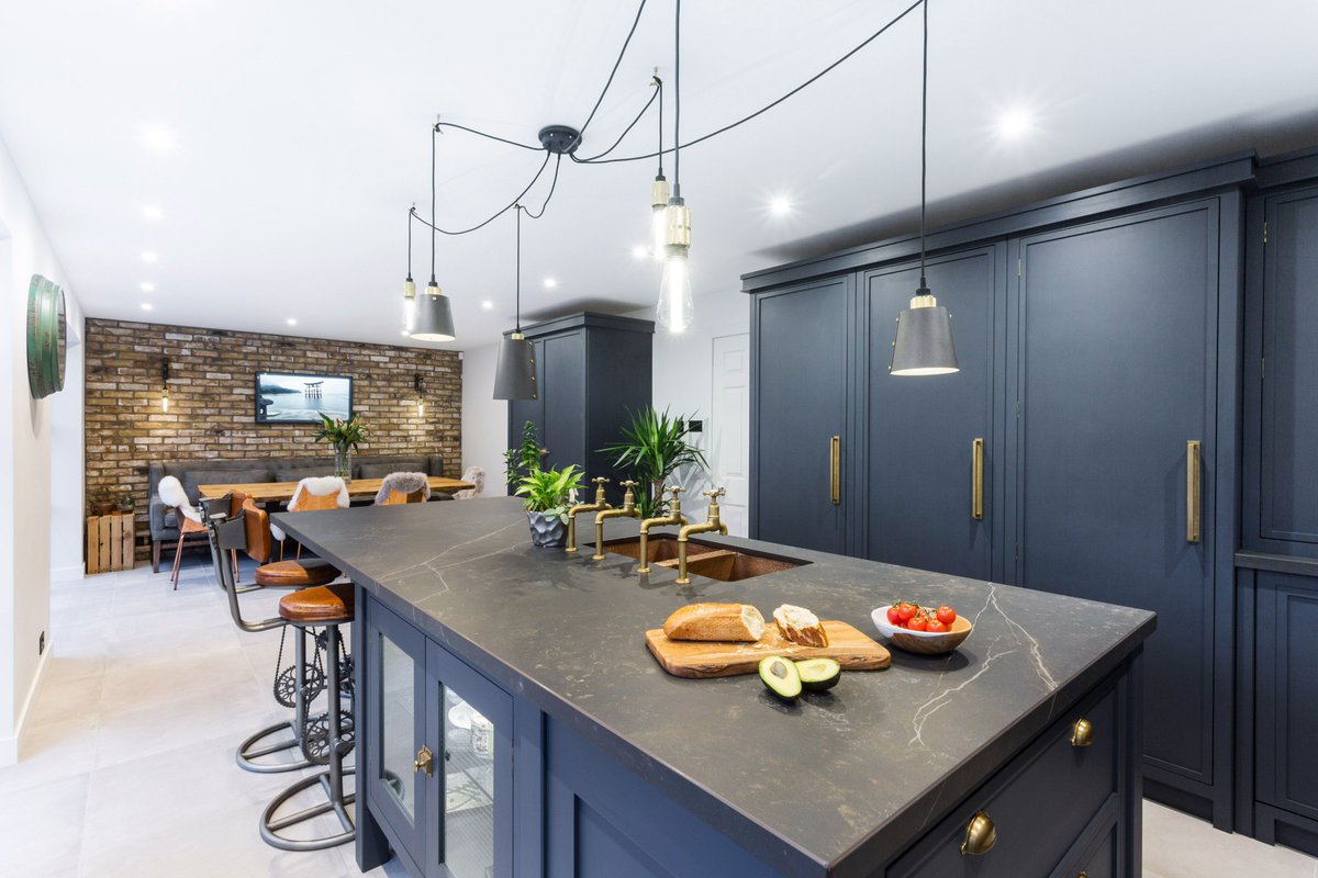 Burlanes's tweet photo. They say that all the best parties take place in the kitchen, so it is no wonder that it has grown to be the heart of the family home! Read our top tips on how to design your kitchen to be as sociable as possible... https://t.co/tVtrCB1N1B #KitchenDesign #SociableKitchen https://t.co/6vTCmhMqDf