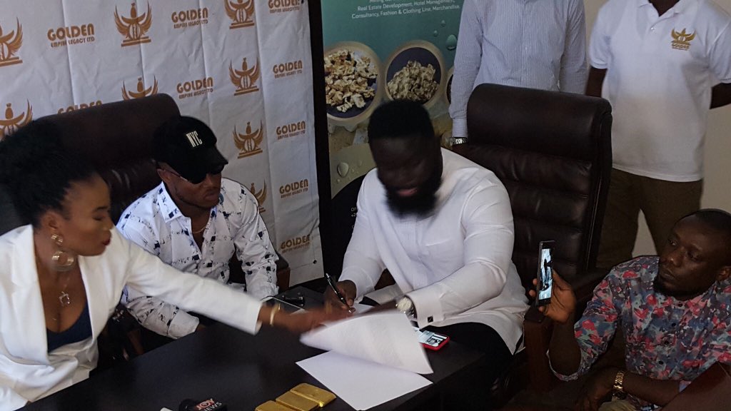 kecheglobal's tweet photo. It’s official , we just signed a 2 years record deal with one of the finest gold companies in africa, Golden Empire Legacy Ltd. Thanks to #TheSkillTeam for staying with us.. Wait on the bangers!🙌

#GoldenEmpireLegacySignsKeche #Keche #GB_Recz https://t.co/evllIGZHC9
