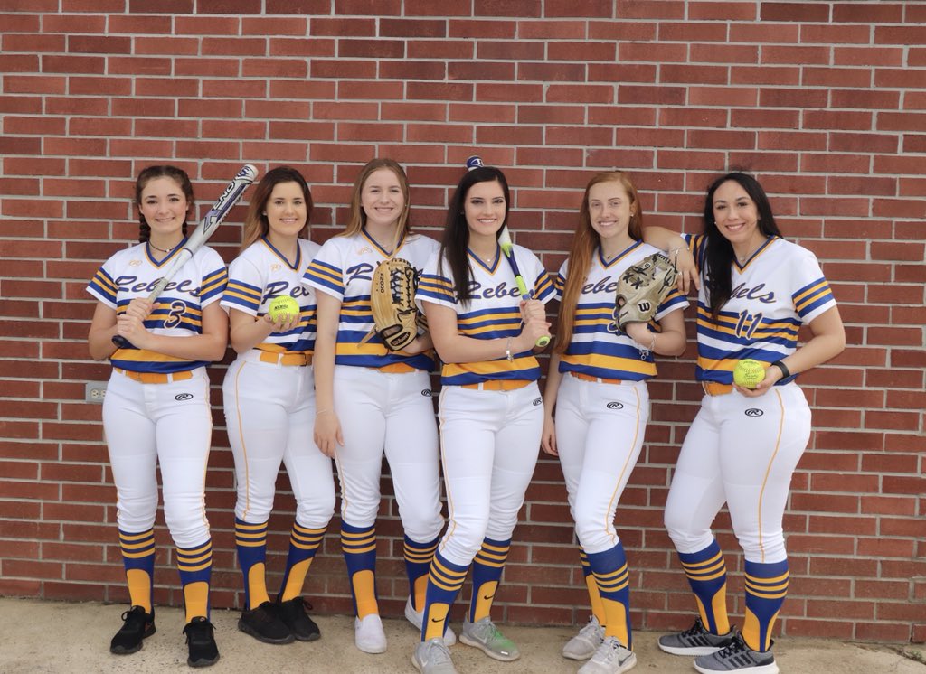 EvadaleSoftball's tweet photo. IT’S FINALLY SENIOR NIGHT!!🥎💙 Come our and support our seniors and team as we play Hull Daisetta @ home!! Starting senior night stuff at like 4:40. https://t.co/De12wMyBPy