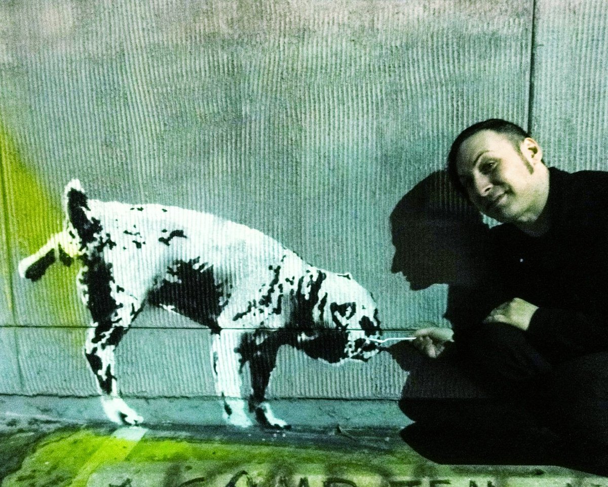 youkilledme1st's tweet photo. Haha, roaming the LA streets back in 2011 when my shadow and I found and fed Banksy's dog.... 🎨🐶
#banksy #peeingdog #losangeles #beverlyhills #streetart #lastreetart #streetartla https://t.co/uMoZYkFWzL