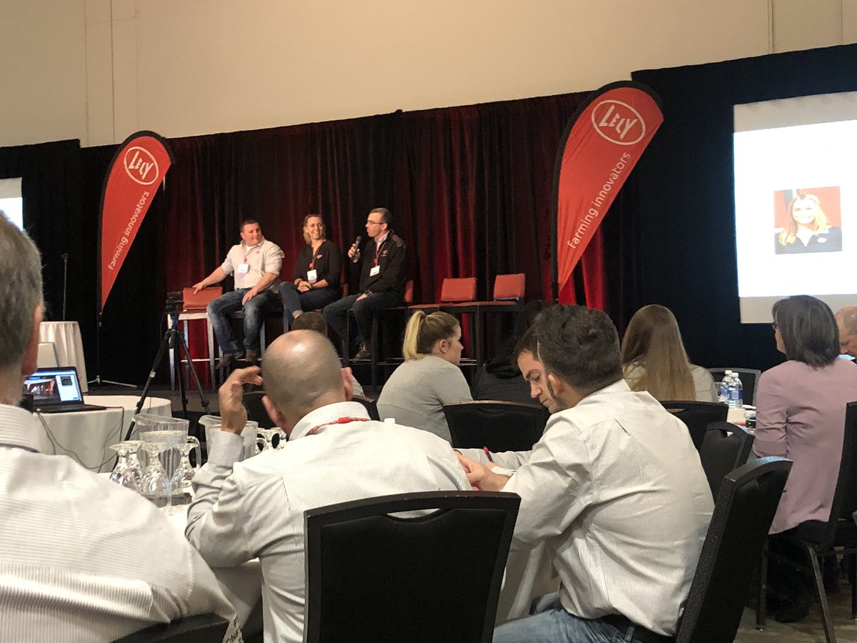 katelynmackay's tweet photo. Dr. Phil is up for the FMS advisor panel @TheRobotDoc @Avonbank_Ag #fms19 #lelyknowhow https://t.co/mTmwxxdhPZ