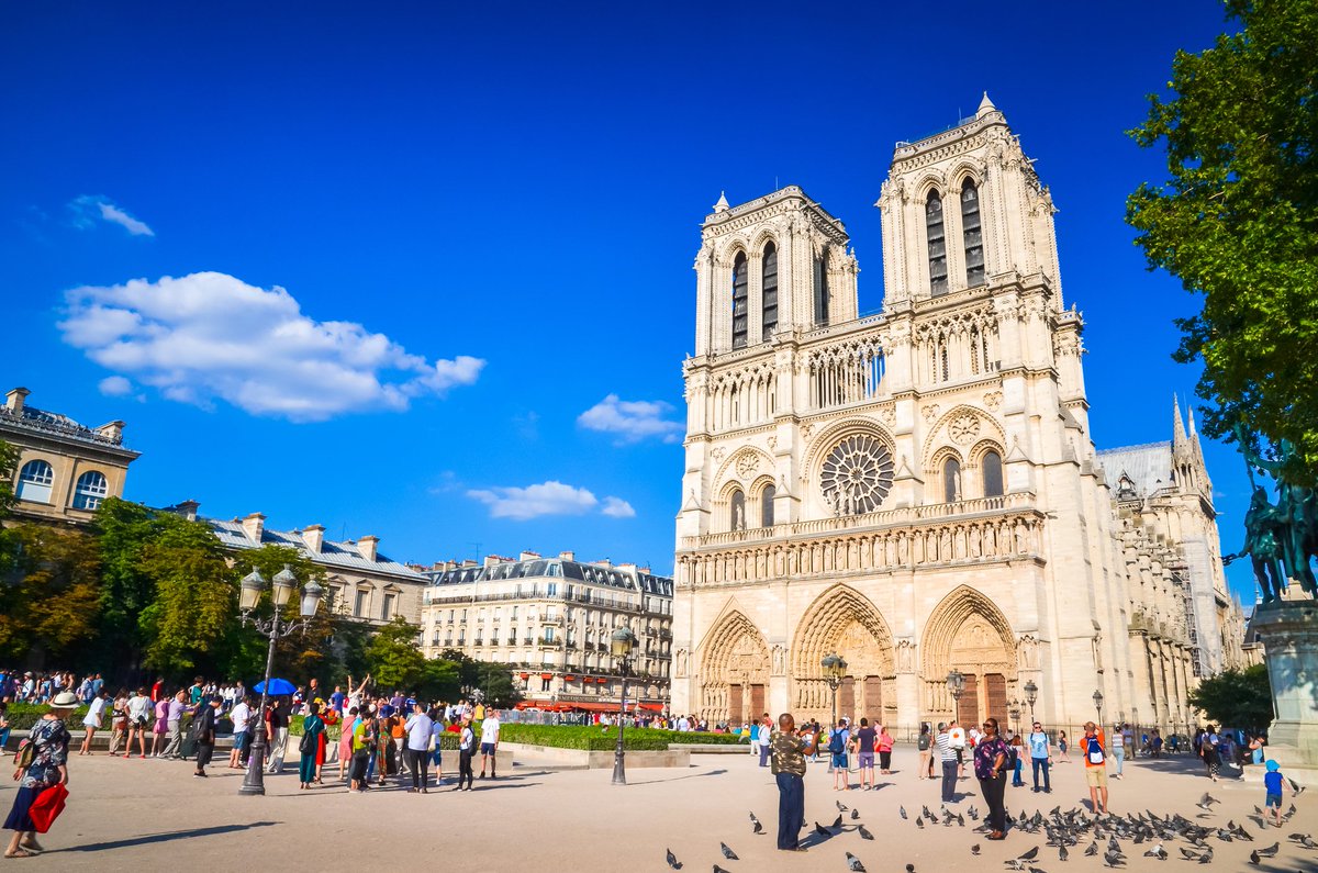 CasaBatlloGaudi's tweet photo. Nos solidarizamos con la tristeza y desconcierto que ha causado al mundo el incendio de #NotreDame. Como Patrimonio Mundial, nos sumamos al llamado que realiza la @UNESCO_es para unir esfuerzos con el objetivo de trabajar en su recuperación, rehabilitación y reconstrucción. https://t.co/KmSUtem1p2