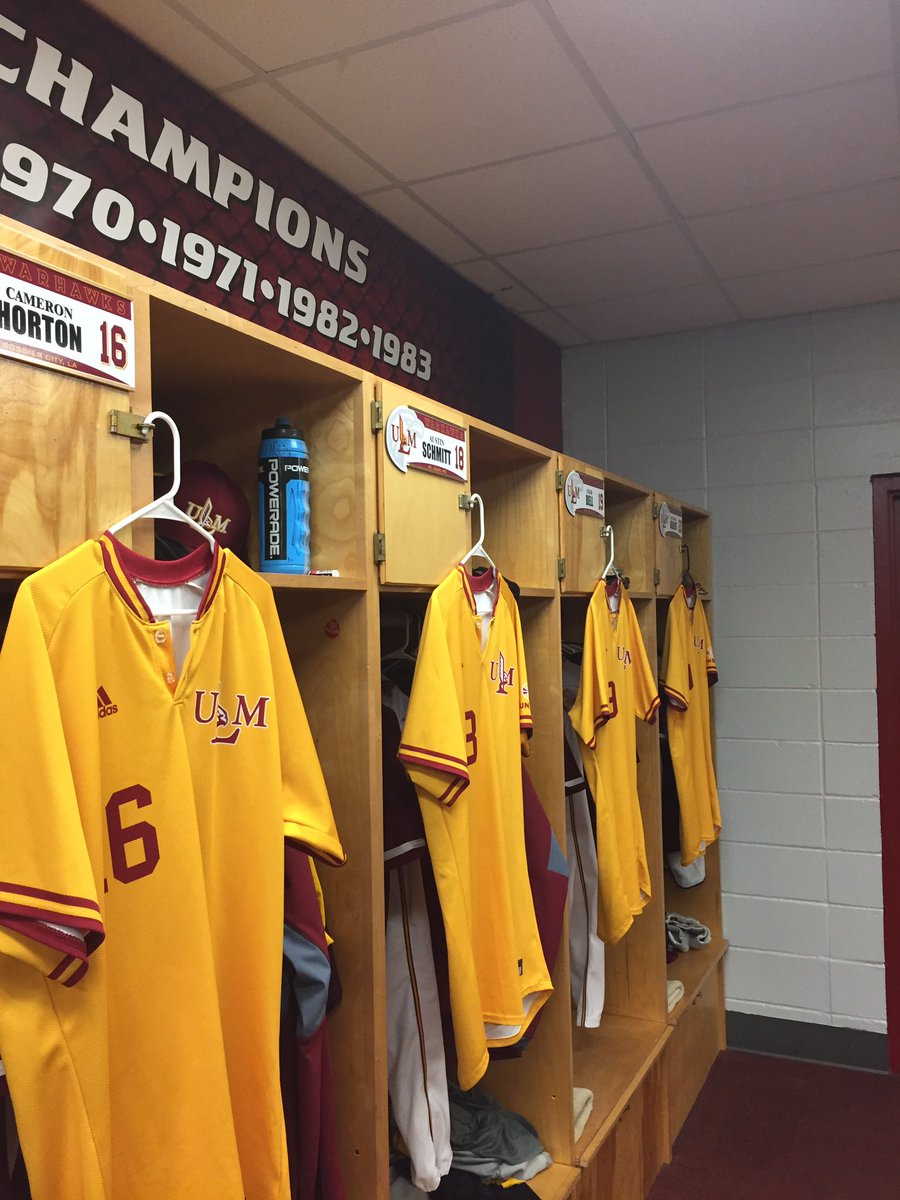 ULM_BSB's tweet photo. We are going gold tonight and so should you! 
Find @ULMHawkline inside the stadium, behind home plate, and purchase for tonight’s game! They go on sale at 5:30pm! #TalonsOut https://t.co/eEbYIUHSsV