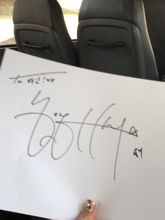 CNBLUE_B_Spain's tweet photo. [#PHOTO #씨엔블루 #CNBLUE #정용화 #JUNGYONGHWA #JYHautograph #702특공연대 #JungCommando #ChoHair][2019/4/16] CNBLUE Jung Yong Hwa’s Autograph Photos! | ¡Fotos de Autógrafos que Jung Yong Hwa ha dado! https://t.co/EBkUDHEeyQ https://t.co/LegQ8C34L5
