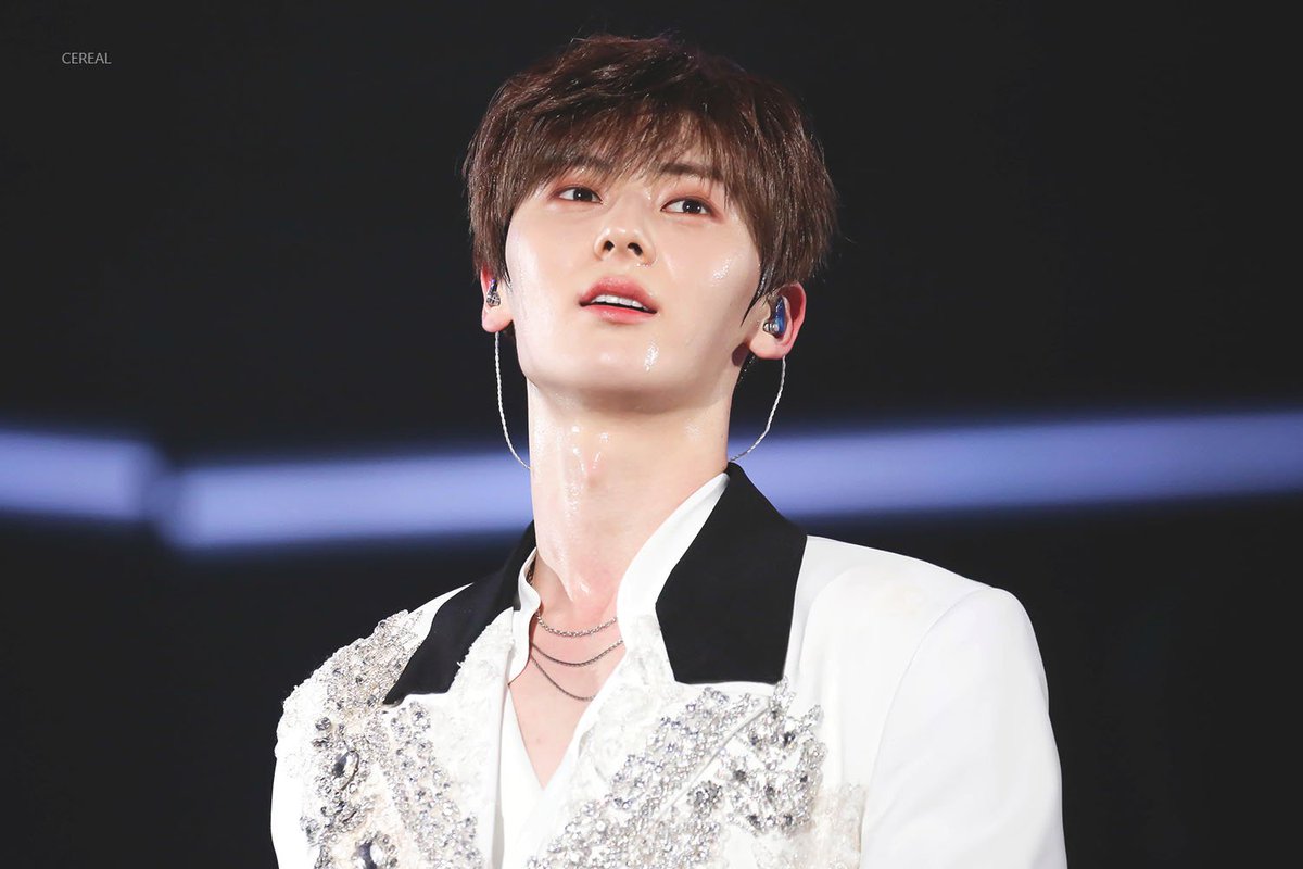 cereal_MH's tweet photo. 190413 Segno in seoul 

빛이 나 😆

#민현 #minhyun
#황민현 #HWANGMINHYUN 
#뉴이스트 https://t.co/SOjJQ4yEOD