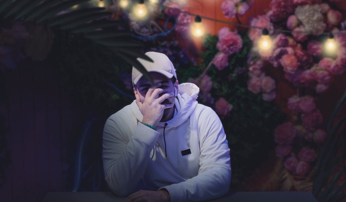 Grvff5's tweet image. No matter where life takes me, find me with a smile !